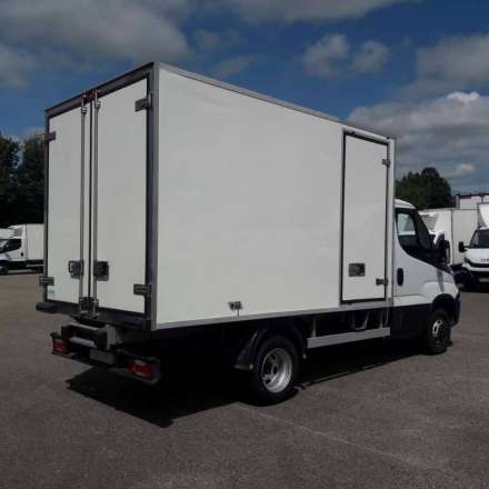 Iveco Daily Chassis Cabine FRIGO OPTION HAYON - 12M3 140 CV RJ CAISSE CAZAUX GROUPE THERMOKING V300 MAX 3,5 T