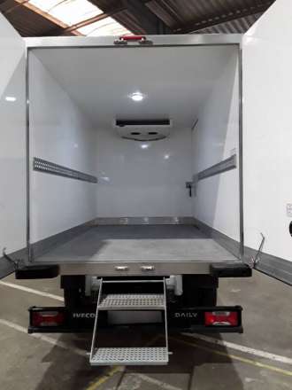 Iveco Daily Chassis Cabine FRIGO OPTION HAYON - 12M3 140 CV RJ CAISSE CAZAUX GROUPE CARRIER XARIOS 350 3,5 T