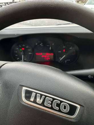 Iveco Daily Chassis Cabine RJ 130 CV COFFRE A PILONNEUSE 3,5 T