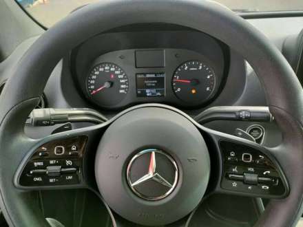 Mercedes-benz Sprinter Chassis Cabine 20M3 FOURGON HAYON 3.5 T