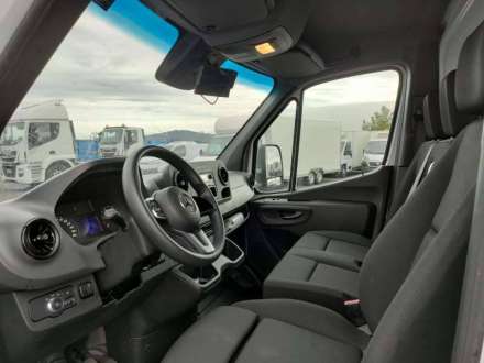 Mercedes Sprinter Chassis Cabine 20M3 170 CV FOURGON HAYON 3.5 T