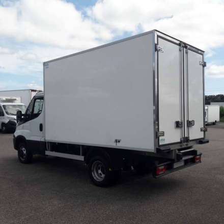 Iveco Daily Chassis Cabine FRIGO OPTION HAYON - 12M3 140 CV RJ CAISSE CAZAUX GROUPE THERMOKING V300 MAX 3,5 T