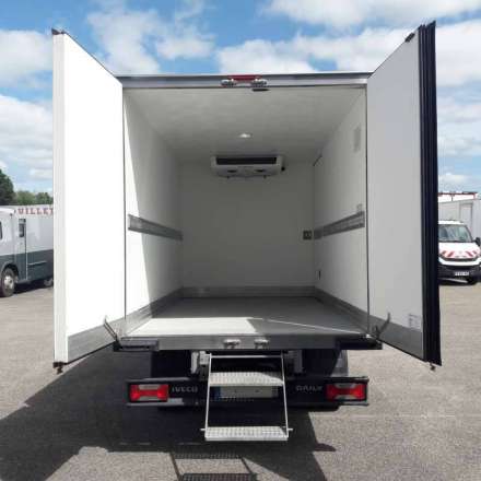 Iveco Daily Chassis Cabine FRIGO OPTION HAYON - 12M3 140 CV RJ CAISSE CAZAUX GROUPE THERMOKING V300 MAX 3,5 T