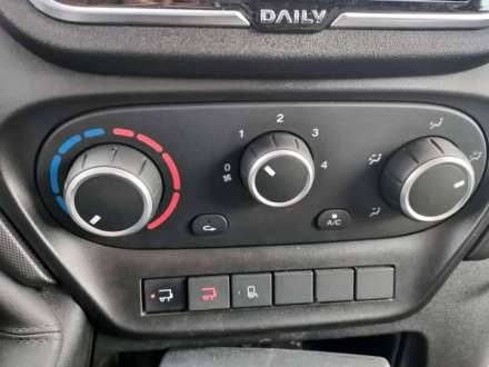 Iveco Daily Chassis Cabine FRIGO 12M3 160 CV RJ HAYON CAISSE CAZAUX GROUPE CARRIER PULSOR 400 MT 3,5 T