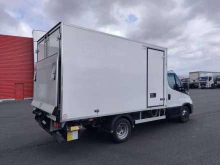 Iveco Daily Chassis Cabine FRIGO 12M3 160 CV RJ HAYON CAISSE CAZAUX GROUPE CARRIER PULSOR 400 MT 3,5 T