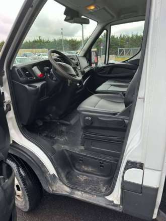 Iveco Daily Chassis Cabine RJ 130 CV COFFRE A PILONNEUSE 3,5 T